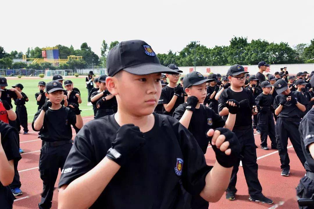 最新特警服,最新特警服，時(shí)代標(biāo)志與執(zhí)法力量的象征