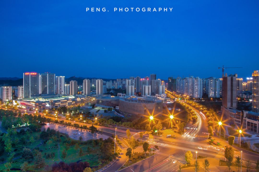河?xùn)|夢(mèng)幻夜色畫(huà)卷，最新夜晚的迷人篇章 ??
